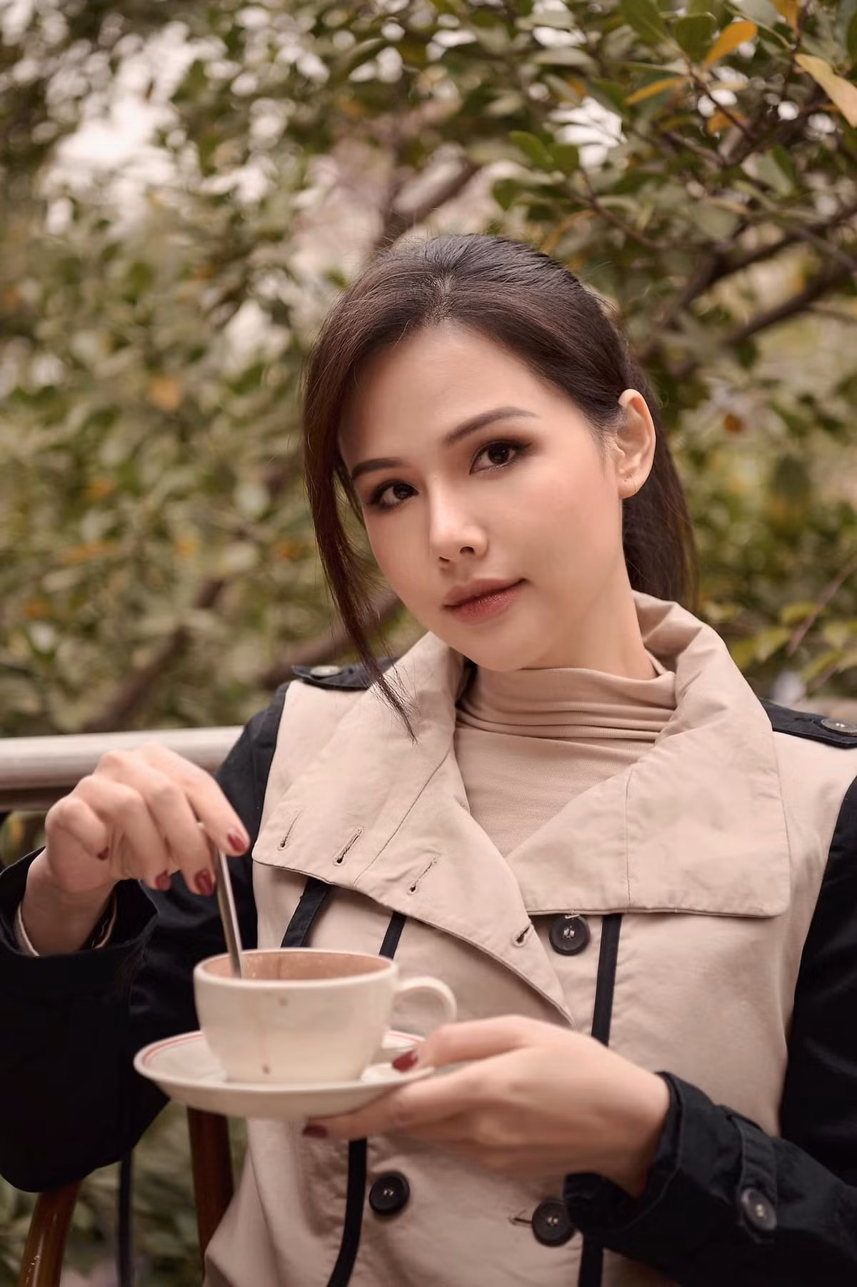 Trên trang cá nhân, hot girl Phanh Lee thi thoảng đăng nhẹ vài hình ảnh sang chảnh cũng đủ khiến dân tình trầm trồ bởi độ xa hoa của mình.