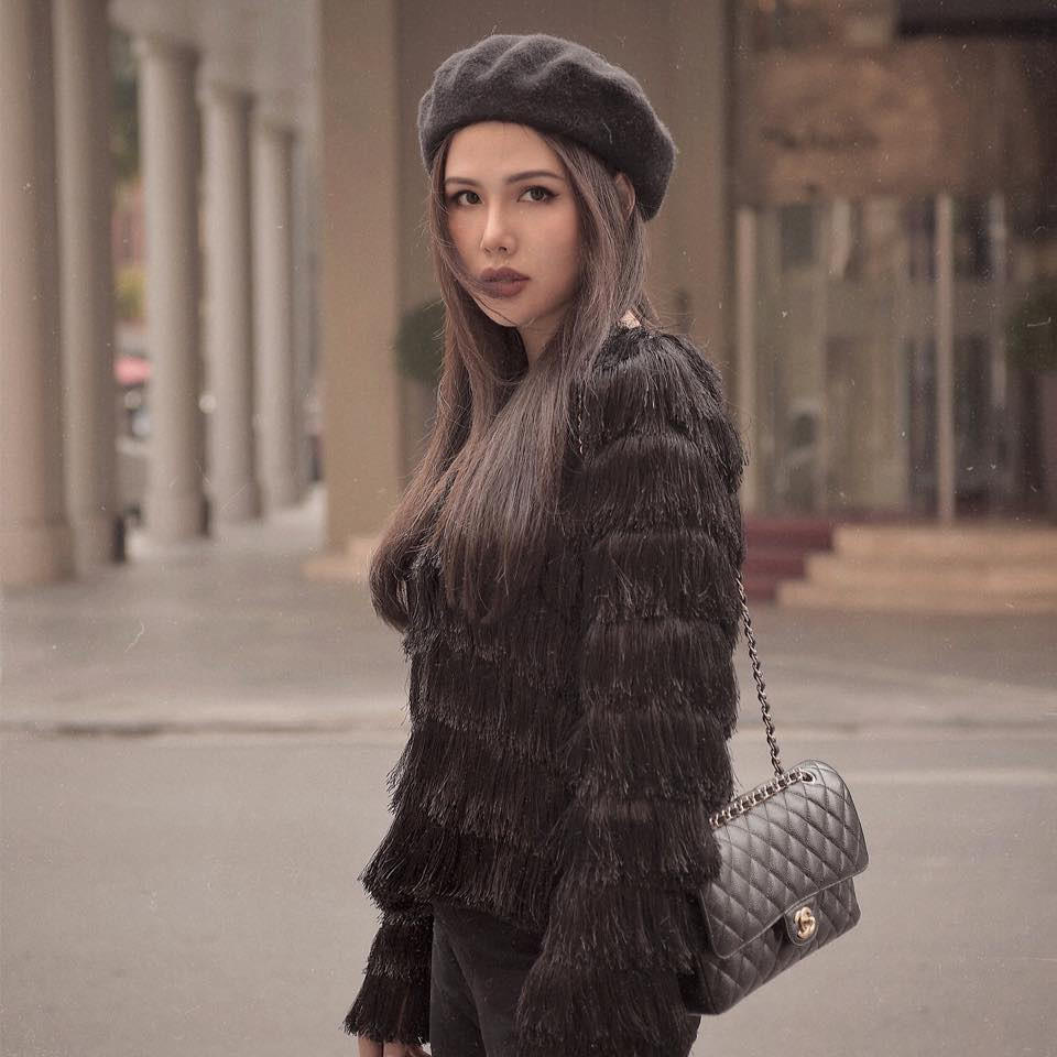 Khoe nhe goc nha, hot girl Phanh Lee gay choang vi do xa hoa