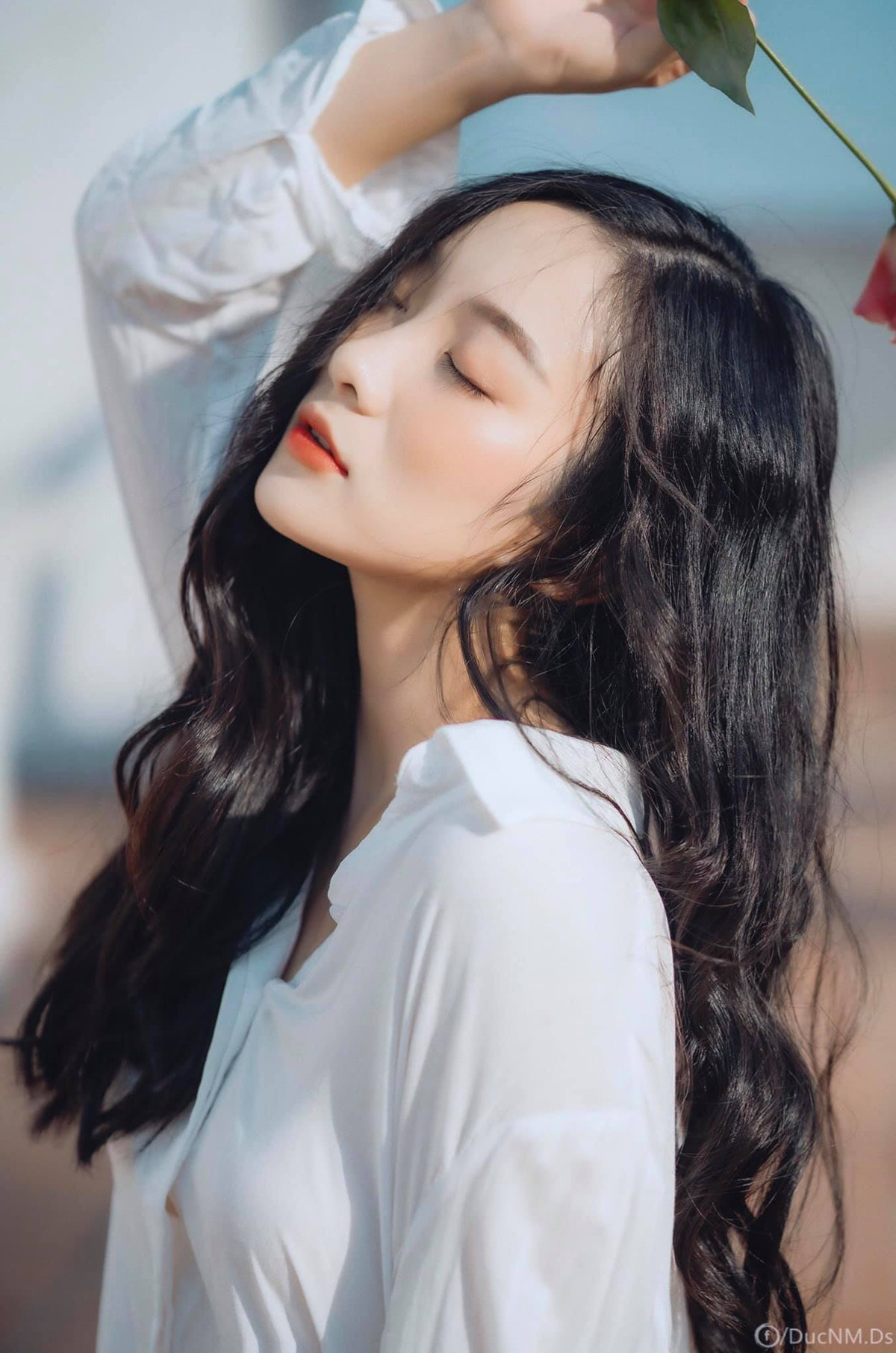 Ngoài công việc là một giáo viên, Tiêu Hạ còn là một nhiếp ảnh gia gây chú ý bởi tài hóa thân trong các bức ảnh đậm chất riêng.