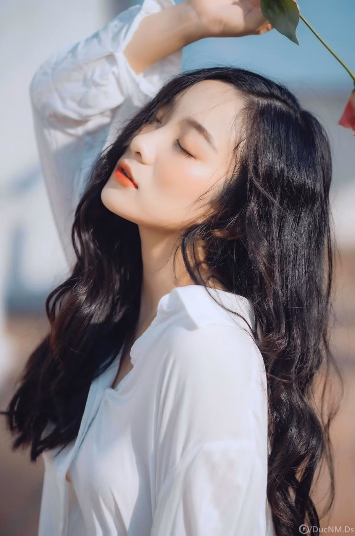 Ngoài công việc là một giáo viên, Tiêu Hạ còn là một nhiếp ảnh gia gây chú ý bởi tài hóa thân trong các bức ảnh đậm chất riêng.