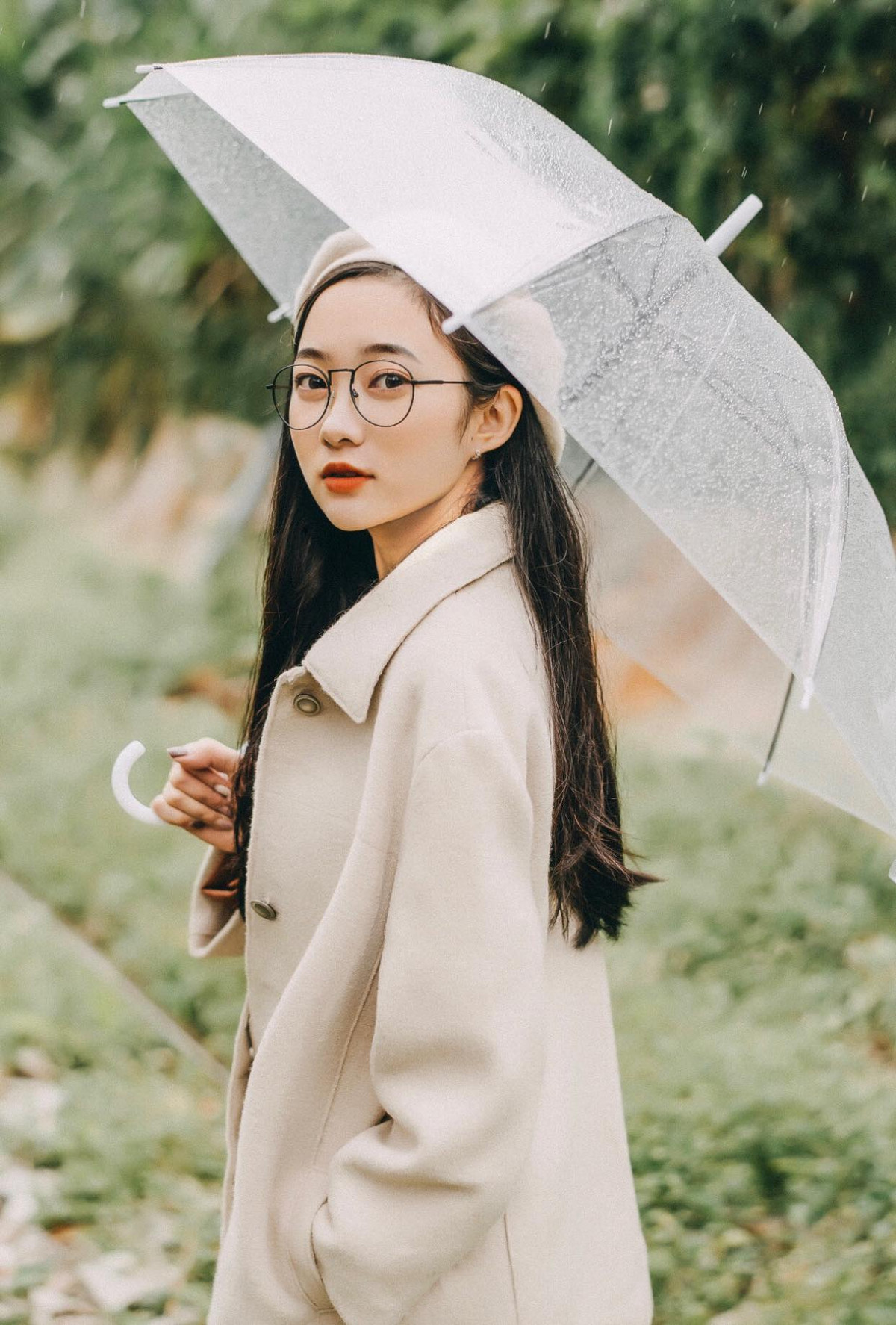 Nhiều cư dân mạng nhận xét nàng hot girl có vẻ đẹp hao hao nữ diễn viên Dương Mịch.