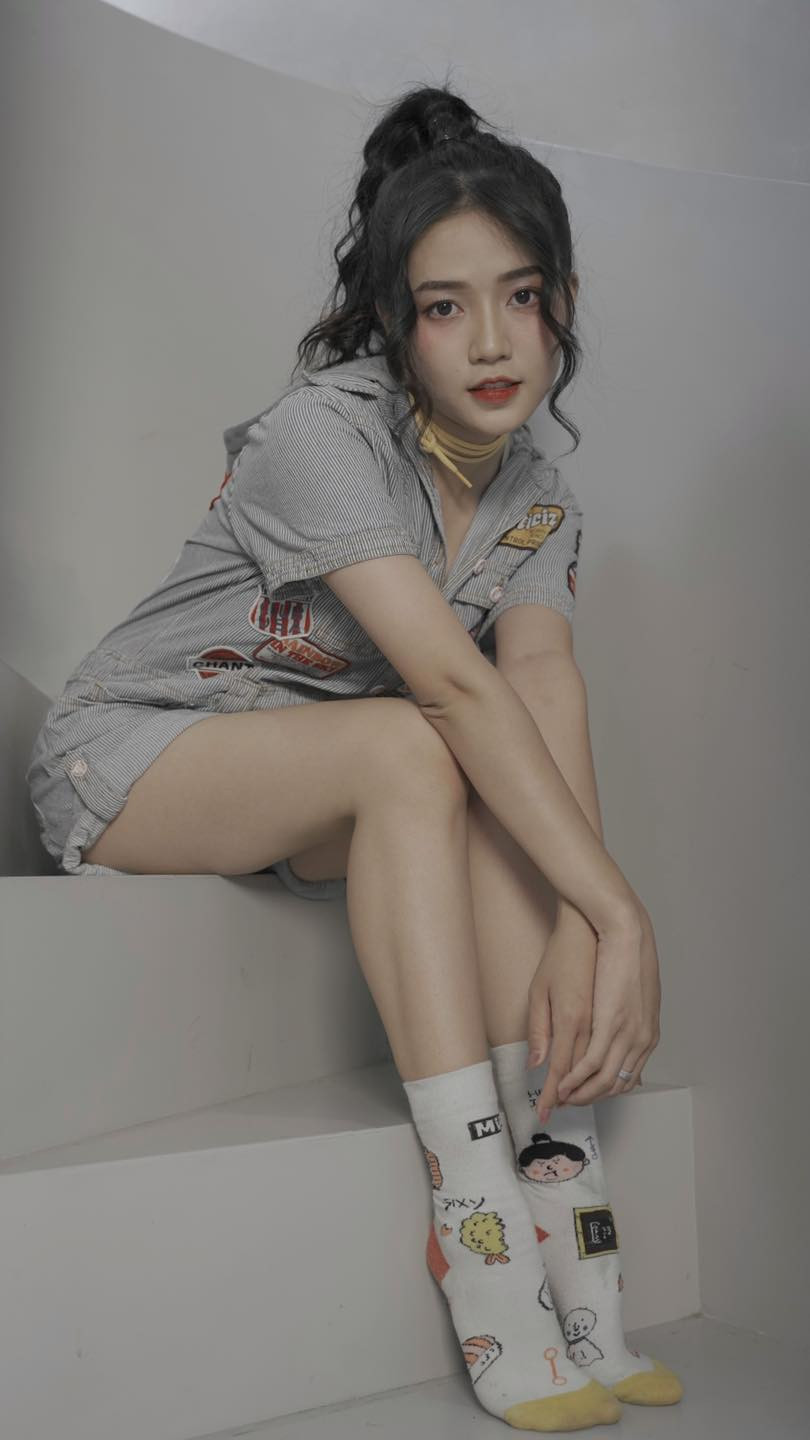 Giờ hot girl này trở nên trưởng thành, có những suy nghĩ thoáng, rộng mở và nhìn nhận mọi việc theo hướng tích cực để hoàn thiện mình hơn.