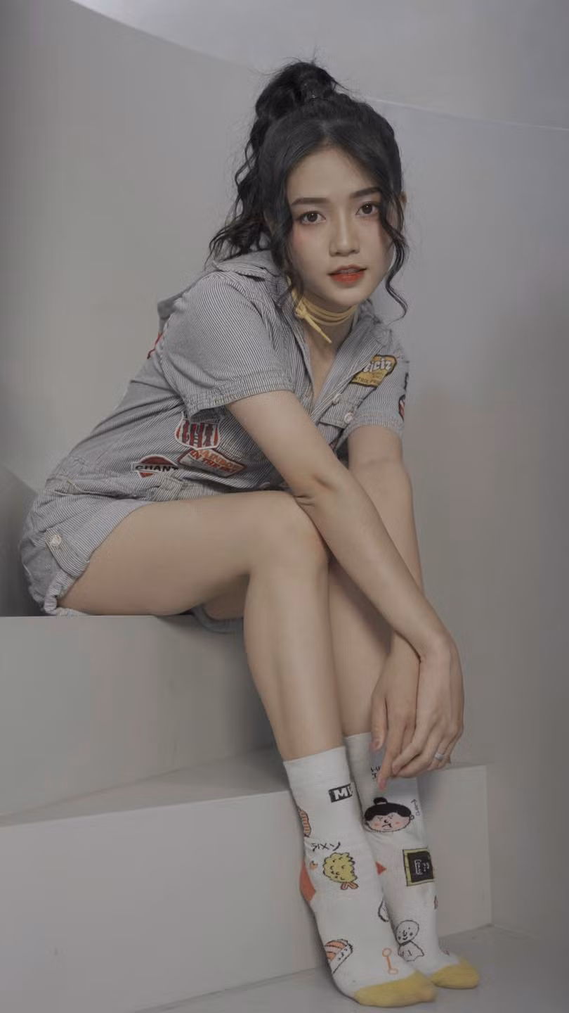 Giờ hot girl này trở nên trưởng thành, có những suy nghĩ thoáng, rộng mở và nhìn nhận mọi việc theo hướng tích cực để hoàn thiện mình hơn.