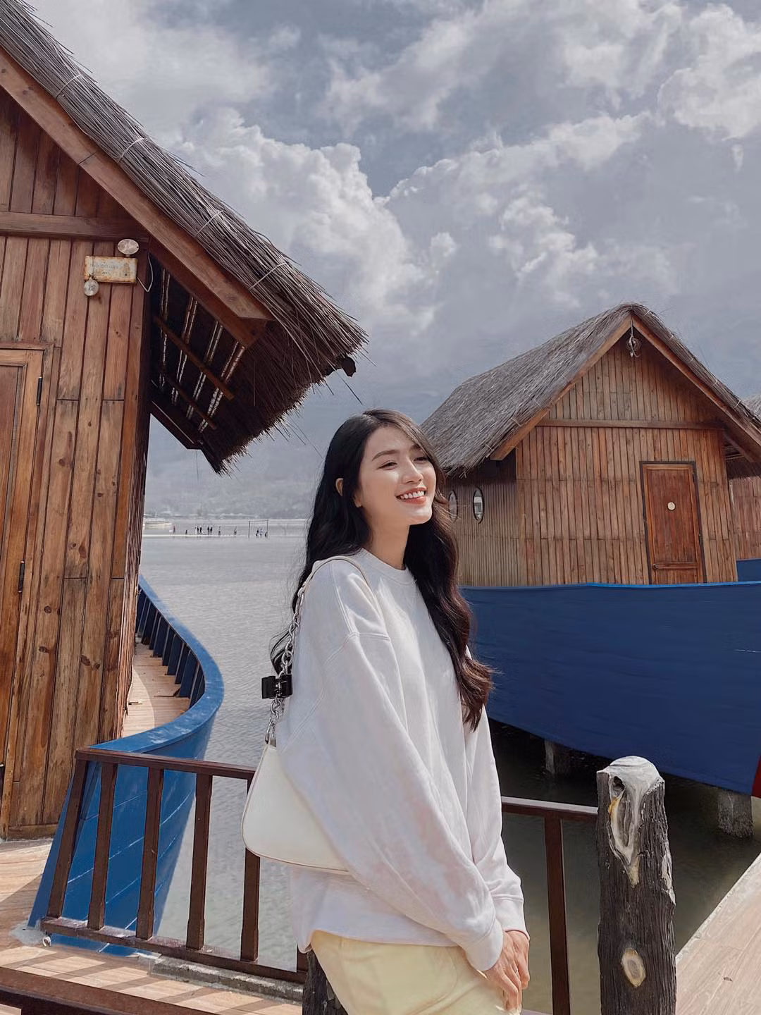 Tuy nhiên sau khi rời kênh Youtube FapTV vì những lùm xùm không đáng có, An Vy gần như im hơi lặng tiếng. Cô nàng hot girl dường như biến mất khỏi showbiz với những tai tiếng đời đầu.