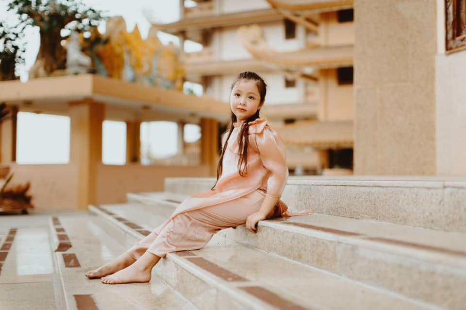 Càng lớn, nhan sắc của cô bé lại càng “lên hương” khiến ai cũng phải xuýt xoa. Ảnh: Facebook Elly Trần