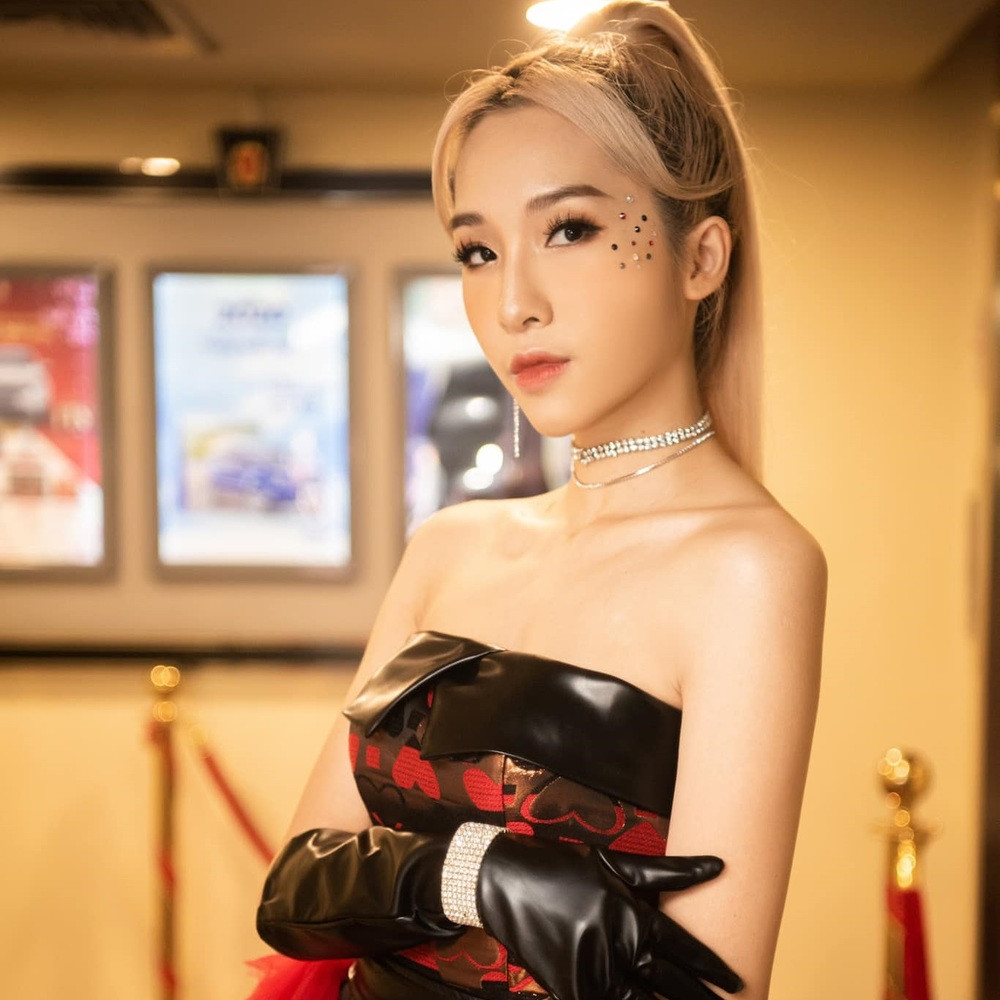 Đầu năm 2019, cặp đôi Emily - Big Daddy khiến cả showbiz Việt bất ngờ khi công khai mối quan hệ tình cảm cùng gia đình nhỏ với hai nhóc tì đáng yêu.