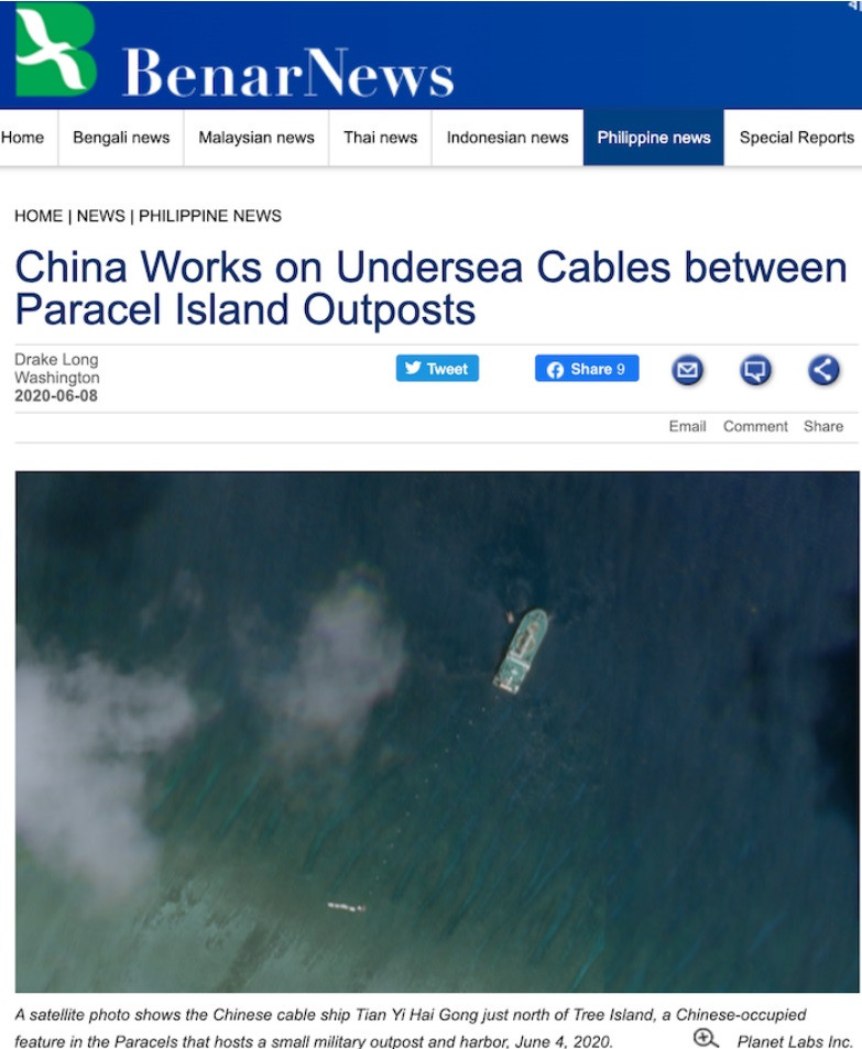Hôm 8/6, trang tin BenarNews dẫn phần mềm theo dõi các tàu trên biển và ảnh vệ tinh cho thấy một con tàu của Trung Quốc gần đây tiến hành các hoạt động có vẻ như đang đặt các dây cáp ngầm dưới biển nối các đảo ở quần đảo Hoàng Sa của Việt Nam mà Trung Quốc chiếm đóng trái phép. Ảnh: Bài viết trên BenarNews nói về Trung Quốc có khả năng đang lắp dây cáp ở phía bắc Đảo Cây, thuộc quần đảo Hoàng Sa vào ngày 4/6/2020 - Nguồn: Chụp màn hình BenarNews.