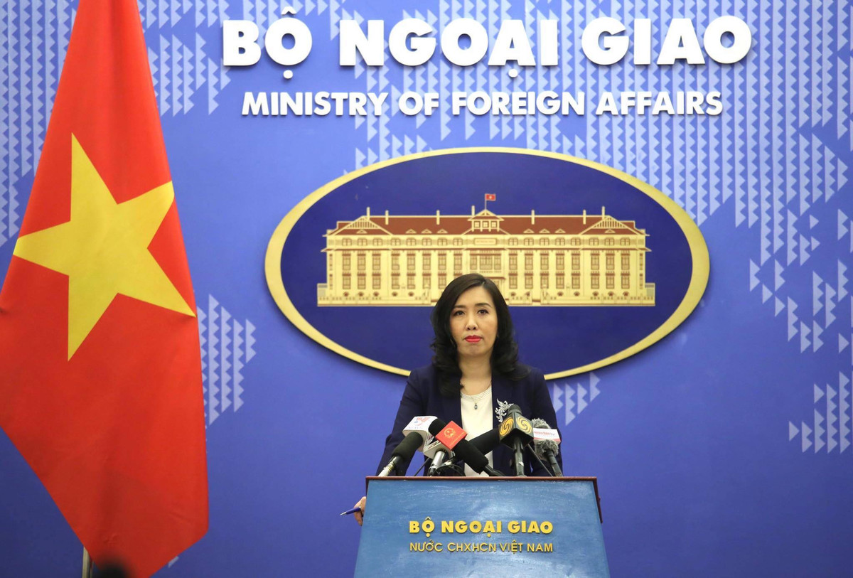 Trước thông tin Trung Quốc xây cáp ngầm ở Hoàng Sa, trong buổi hợp báo thường kỳ chiều 11/6, người Phát ngôn Bộ ngoại giao Lê Thị Thu Hằng đã đưa ra một số bình luận, đồng thời khẳng định một số quan điểm của Việt Nam về những hoạt động không được cho phép của Trung Quốc trên hai quần đảo Trường Sa và Hoàng Sa. Ảnh: Người phát ngôn Bộ Ngoại giao Lê Thị Thu Hằng. Ảnh: Xuân Phú.