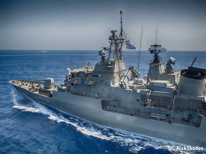 Trong chiến dịch mang tên Ireni do Italia đứng đầu, tàu tuần tra của hải quân Hy Lạp đã phát hiện một tàu chở hàng Thổ Nhĩ Kỳ ở ngoài khơi bờ biển Libya với vũ khí và đạn dược trên đó.