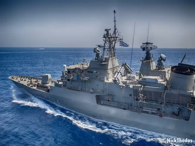 Trong chiến dịch mang tên Ireni do Italia đứng đầu, tàu tuần tra của hải quân Hy Lạp đã phát hiện một tàu chở hàng Thổ Nhĩ Kỳ ở ngoài khơi bờ biển Libya với vũ khí và đạn dược trên đó.