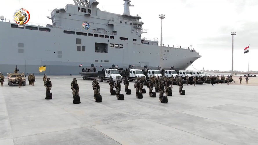 Nhưng không chỉ có vậy, truyền thông khu vực đã ghi nhận sự xuất hiện của tàu đổ bộ trực thăng cỡ lớn (hay còn gọi là tàu sân bay trực thăng) lớp Mistral của hải quân Ai Cập, khi nó tiến vào lãnh hải Libya.