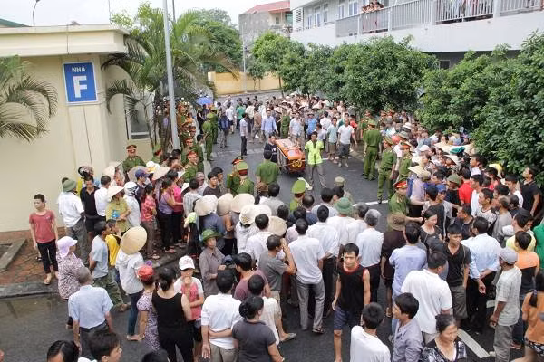 Nghi can 16 tuoi chet sau khi bi tam giam o CA huyen