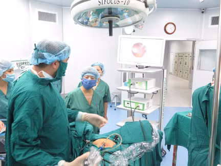 Choang vang cu ba 87 tuoi tu cat tu cung bang dao