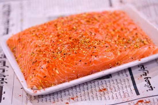 Các chuyên gia cho rằng, thực phẩm giàu protein như thịt bò, trứng, cá hồi... có thể kích thích sản sinh nhiệt tốt hơn các thực phẩm khác. Chúng giúp cơ thể tăng nhiệt tốt hơn so với những thực phẩm chứa tinh bột hoặc chứa chất béo, vì thế chúng có khả năng giữ ấm tốt hơn.