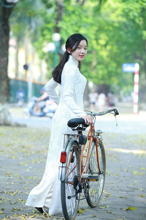 Cùng ngắm nét duyên dáng của con gái Thanh Thanh Hiền ở tuổi trăng rằm: