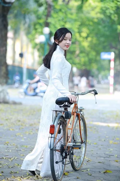 Cùng ngắm nét duyên dáng của con gái Thanh Thanh Hiền ở tuổi trăng rằm: