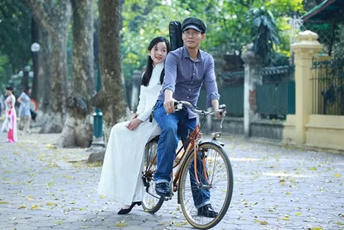 Tú Linh là con gái Thanh Thanh Hiền và người chồng trước (nghệ sĩ đàn bầu Anh Tú), năm nay đang học lớp 10.