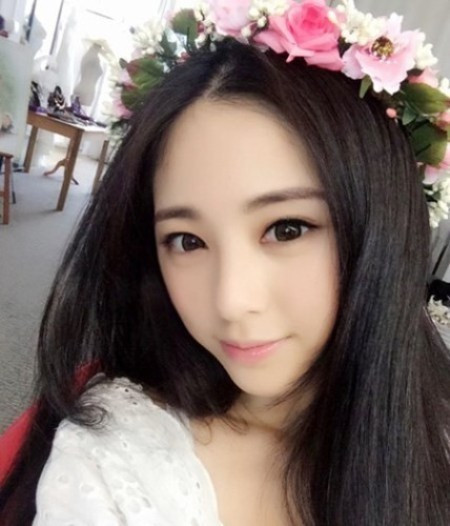 Trình Hi Viện hiện là sinh viên Đại học Hạ Môn, Trung Quốc.