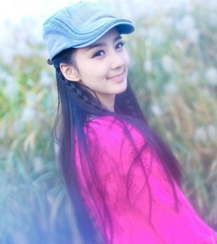 Hứa Hiểu Nặc (20 tuổi) là nữ sinh khoa thanh nhạc Học viện Âm nhạc Vũ Hán.