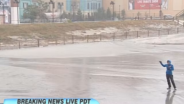 Hiện ở tuổi 34, Ginger Zee thu hút người xem nhờ kiến thức và vẻ ngoài xinh đẹp. Tại ABC News, cô trực tiếp đưa tin nhiều sự kiện thời tiết được khán giả quan tâm như cơn bão Sandy, các trận lũ lụt ở Colorado... Zee rất xông xáo ngoài thực địa, khi đặt chân tới cả những vùng lạnh lẽo ở Boston lẫn cái nóng kinh hoàng ở Death Valley.