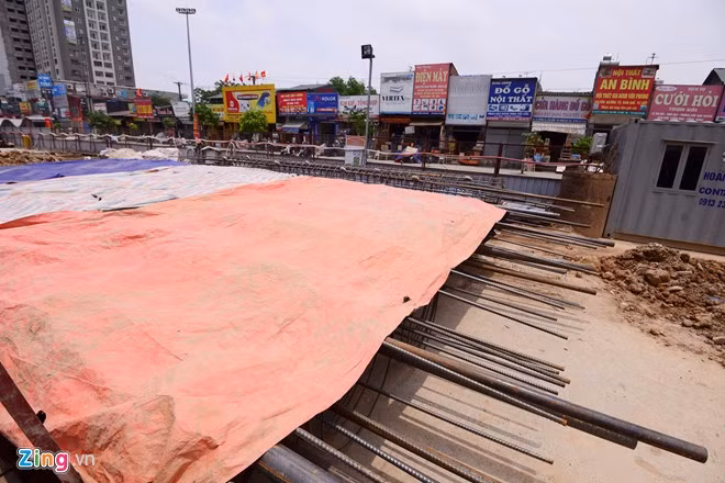 Tương tự tại nhà ga số 6 (đường Xuân Thủy) và các nhà ga 5,4 nằm trên đường Cầu Diễn.