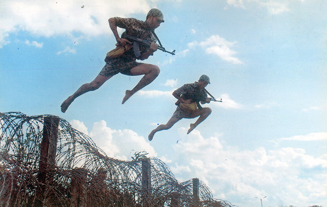 Binh chủng Đặc công được thành lập ngày 19/3/1967, trải qua hơn nửa thế kỷ xây dựng, chiến đấu và trưởng thành, đặc công Việt Nam luôn là lực lượng đặc biệt tinh nhuệ, sáng tạo; một binh chủng chiến đấu quan trọng của Quân đội nhân dân Việt Nam, xứng đáng với 16 chữ vàng “Đặc biệt tinh nhuệ; Anh dũng tuyệt vời; Mưu trí táo bạo; Đánh hiểm thắng lớn”. Nguồn ảnh: TL.