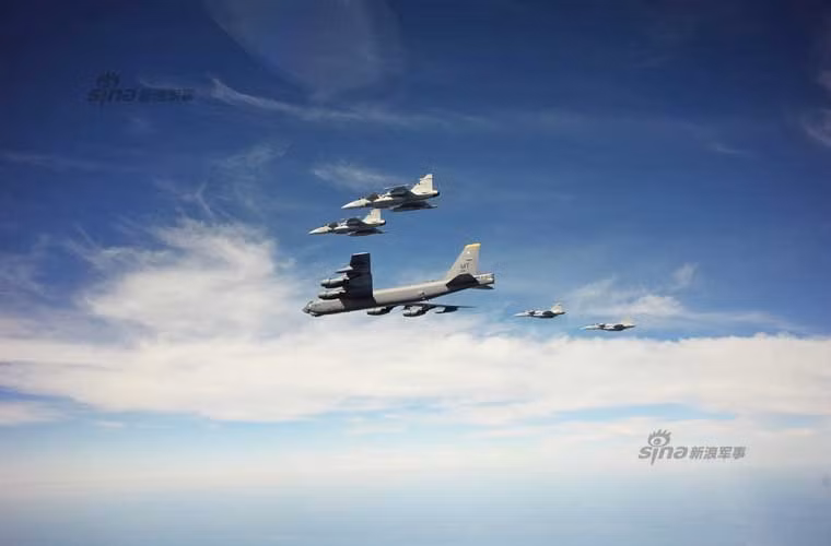 Thời gian gần đây, Không quân Mỹ thường xuyên triển khai các “pháo đài bay” chiến lược B-52H, B-2 Spirit tới khu vực Tây Âu tập trận. Hành động này luôn được tuyên bố là nhằm tăng cường an ninh khu vực.