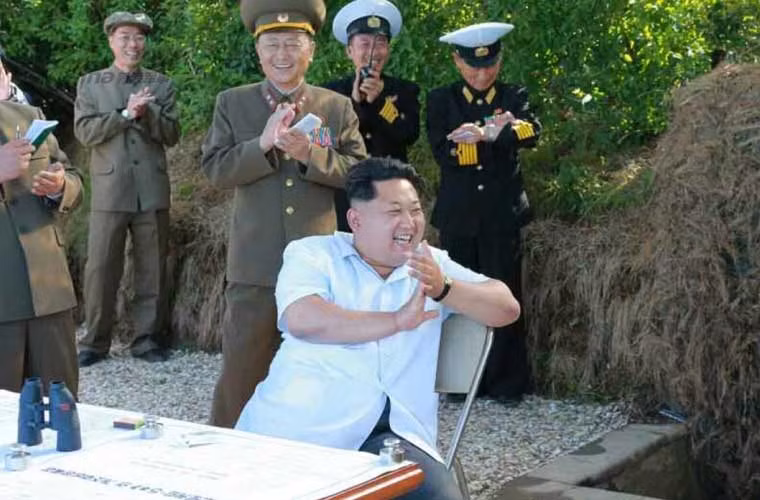 Nhà lãnh đạo Triều Tiên đã bày tỏ sự hài lòng về vụ phóng thử này, tuyên bố “các tên lửa đã bắn trúng mục tiêu một cách chính xác và khả năng xác định mục tiêu của chúng rất cao”.