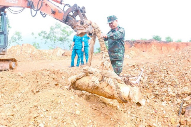 Nghệ An: Hủy nổ thành công quả bom 340kg có sức công phá mạnh Nghe An: Huy no thanh cong qua bom 340kg co suc cong pha manh