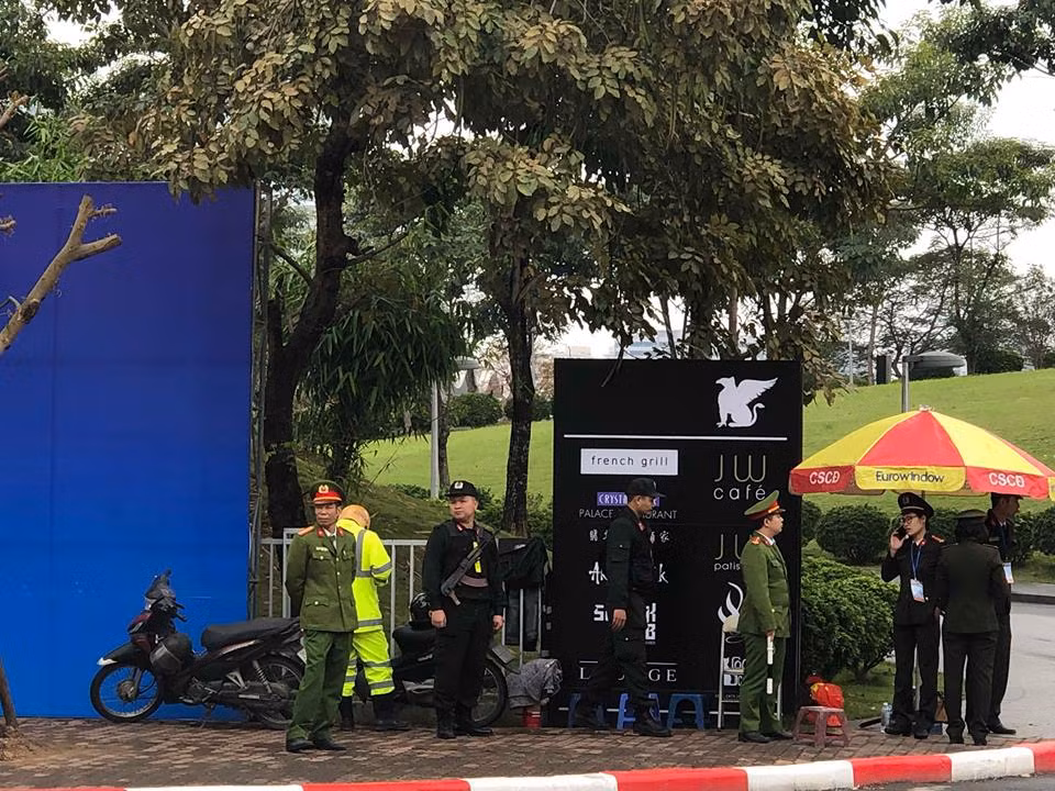 Đảm bảo an ninh ngoài là lực lượng CSCĐ, an ninh của Việt Nam.