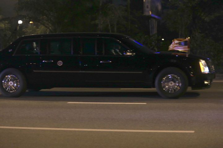 “Quai thu” Cadillac One da dua Tong thong Trump ve den khach san Marriott-Hinh-4