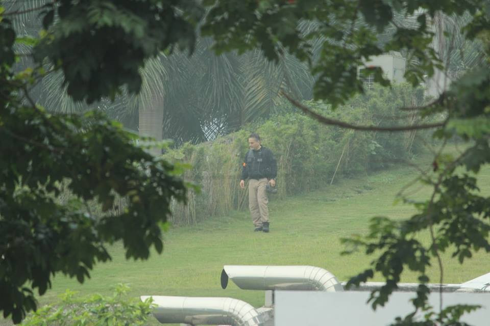 Khu vực xung quanh khách sạn cũng được siết chặt an ninh, không 1 cm nào được các mật vụ bỏ sót.