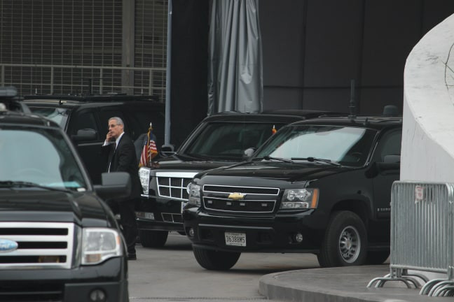 Chiếc Cadillac One với biệt danh "Quái thú" cũng đã sẵn sàng để chuyên chở Tổng thống Trump ra sân bay sau cuộc họp báo.