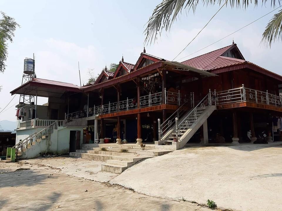 Nghi an bo giet con 10 thang tuoi roi tu sat