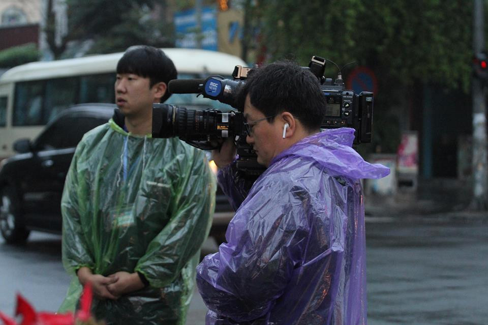 Mọi người đều trong tâm thế rất khẩn trương để có những thông tin nóng bỏng, thời sự nhất về Hội nghị Thượng đỉnh Mỹ - Triều.
