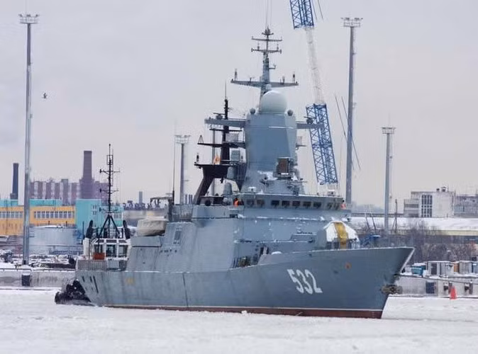 Một điều rất đáng chú ý đó là trước khi Việt Nam chính thức ký hợp đồng đặt mua tàu hộ vệ tên lửa Gepard 3.9 thì chiếc Steregushchy mới là đối tượng được phía Nga chào hàng cho Việt Nam.