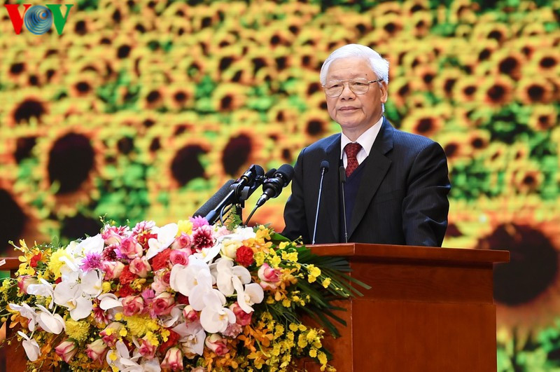 Nhắc lại lời căn dặn của Bác Hồ: “Đoàn kết, đoàn kết, đại đoàn kết/Thành công, thành công, đại thành công”, Tổng Bí thư, Chủ tịch nước nhấn mạnh, cần tiếp tục kế thừa sự nghiệp cha ông, kế thừa những thành tựu và kinh nghiệm của các thế hệ đi trước, phát huy mạnh hơn nữa bài học đoàn kết.