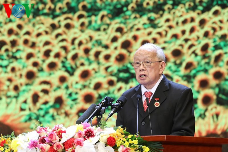 Tại buổi lễ, ông Hà Ký (87 tuổi, đảng viên lão thành ở phường Nghĩa Đô, quận Cầu Giấy, Hà Nội) phát biểu tại Lễ kỷ niệm, trong đó nhấn mạnh: Trải qua 90 năm phát triển, Đảng Cộng sản ngày càng khẳng định được vai trò dẫn dắt dân tộc. Ngày nay, Đảng tăng cường mối quan hệ máu thịt với nhân dân và từng bước tự làm trong sạch, phù hợp với ý chí và nguyện vọng của nhân dân. "Tôi sẽ tiếp tục giáo dục những thế hệ con cháu đi sau, vững tin vào sự lãnh đạo của Đảng" - Ông Hà Ký cho biết.