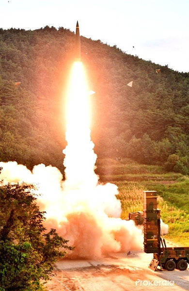 Được biết, Hyunmoo-4 có cùng tầm bắn 800 km như Hyunmoo-2C nhưng đã cải tiến một số tính năng. Đây là loại tên lửa đạn đạo có tầm bắn xa nhất trong quân đội Hàn Quốc hiện nay.