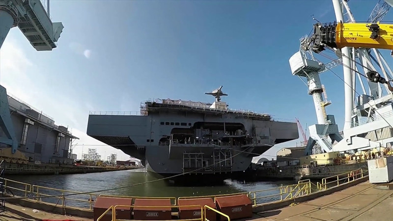 Báo cáo của Hải quân Mỹ mà Bloomberg có cho biết, việc tăng chi phí cũng do khả năng chiến đấu của tàu được cải thiện và kinh nghiệm thu được từ các vấn đề xuât hiện gần đây trong quá trình thử nghiệm trên biển tàu Gerald Ford.