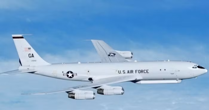 Trinh sat co cua My tren Bien Dong tao rui ro cho may bay dan su-Hinh-2