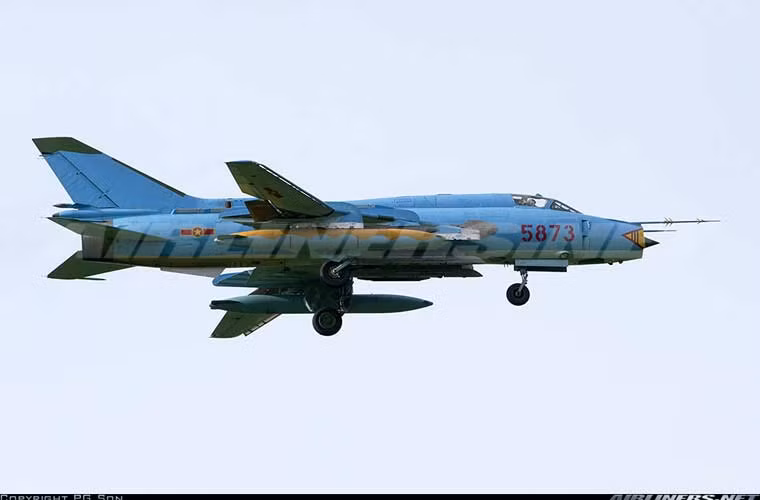Su-22M4 được trang bị động cơ phản lực AL-21F3 cho tốc độ bay cực đại ở trần bay cao là 1.860km/h, ở tầm thấp là 1.400km/h; tầm bay chiến đấu là 1.150km, tầm bay cực đại là 2.300km; trần bay 14,2km; tốc độ leo cao 230m/s.