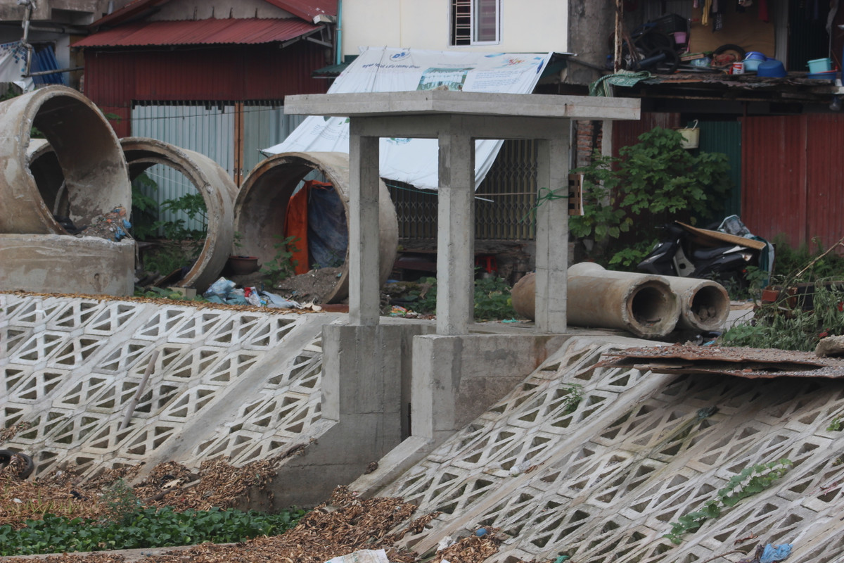 Theo tìm hiểu của PV, tháng 5/2020, BQLDA đã tổ chức họp lên ngành với UBND quận Đống Đa, Sở Xây dựng… để kiểm tra, xác nhận những tồn tại, khó khăn vướng mắc trong việc triển khai dự án. Đồng thời đưa ra mốc thời gian dự kiến hoàn thành, bàn giao dự án vào tháng 6/2021.