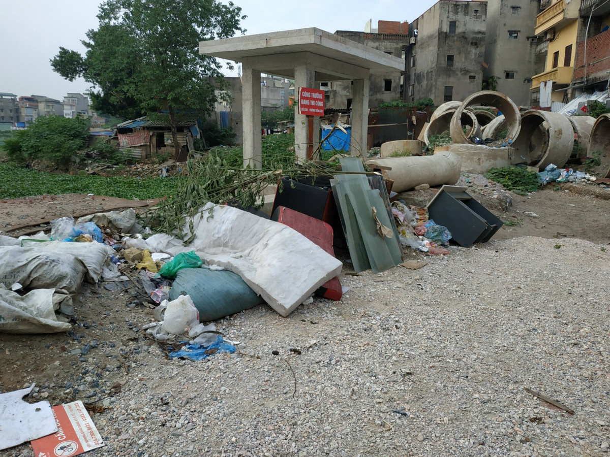 Ông Mạnh cho biết thêm: "Chúng tôi sống ở đây mấy chục năm và mong muốn hồ sẽ được cải tạo để cho người dân có chỗ vui chơi, tập thể dục. Nhưng giờ hồ vẫn tiếp tục ô nhiễm còn người dân thì chẳng biết kêu ai. Người dân quanh khu vực đều có nguyện vọng chung là làm sao cho hết ô nhiễm để cuộc sống bớt bị ảnh hưởng".
