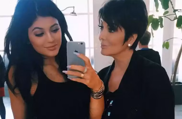 Nổi tiếng từ năm 2007 lúc mới 10 tuổi, khi tham gia show truyền hình thực tế của gia đình Keeping Up With The Kardashians, 10 năm sau, Kylie đã là chủ của một thương hiệu trang sức, một thương hiệu giày, túi xách, sản phẩm nối tóc, mỹ phẩm chăm sóc da, quần áo bơi, son môi, ứng dụng điện thoại.