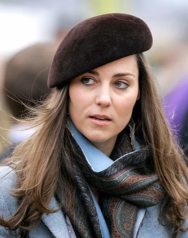 Năm 2007, Kate chú ý hơn về cách trang điểm và chịu khó kết hợp phụ kiện bởi cô biết mình đang là trung tâm chú ý của giới truyền thông. (Ảnh: Rex)