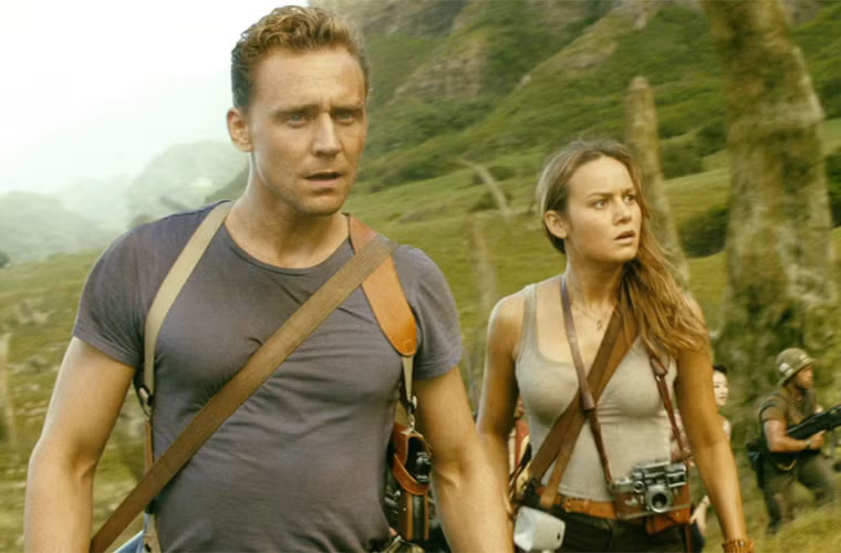 Hình ảnh đầy nam tính của anh chàng cựu binh James Conrad trong bộ phim Kong: Skull Island lại một lần nữa giúp Tom Hiddleston ghi điểm trong mắt fan nữ. (Ảnh: themoviemylife.com)