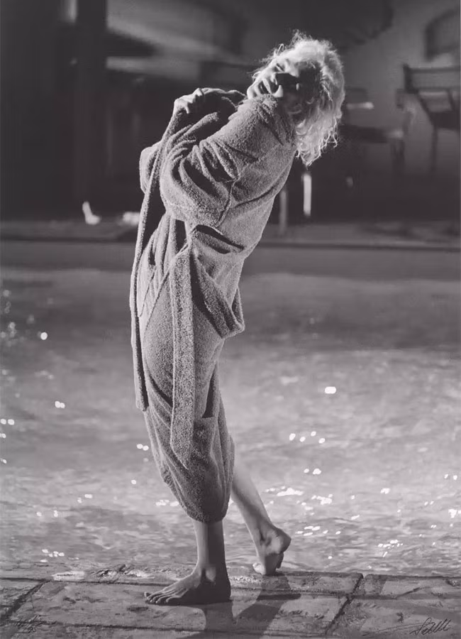 Bức ảnh này do nhiếp ảnh gia Lawrence Schiller chụp Marilyn Monroe trên phim trường bộ phim Something’s Got to Give.