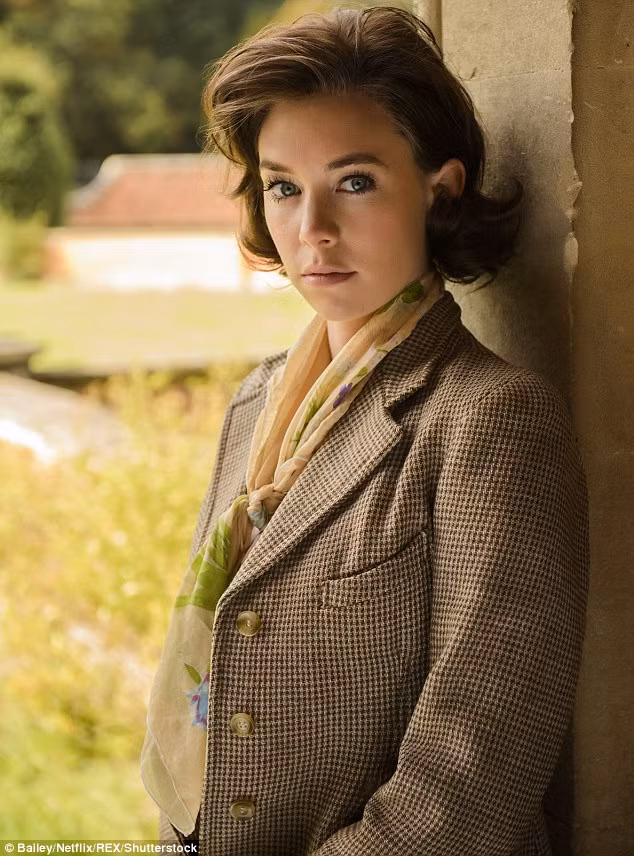 Vanessa Kirby sinh ra ở Wilmbledon và học tại trường đại học Exeter, Anh quốc. Cô xuất thân trong một gia đình không có truyền thống nghệ thuật, cha là bác sĩ tiết niệu, mẹ là người sáng lập ra tạp chí Country Living. (Ảnh: Rex)