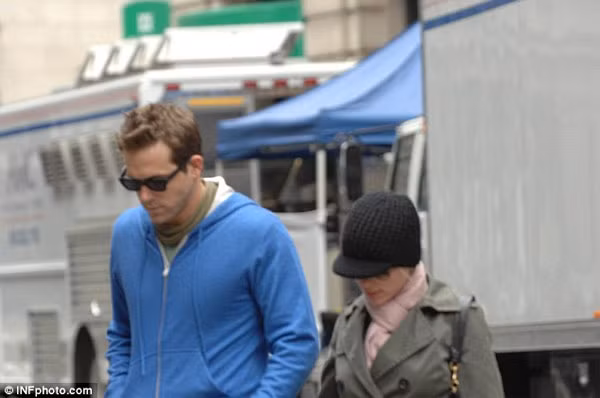 Scarlett Johansson ly hon chong, du bao cuoc chien gianh con-Hinh-2